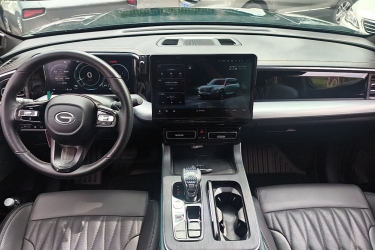 Used GAC Trumpchi GS8 2022 Linghang Series 2.0 TGDI Two-Wheel-Drive Luxury Smart Connectivity Version (7 Seats) Center Console