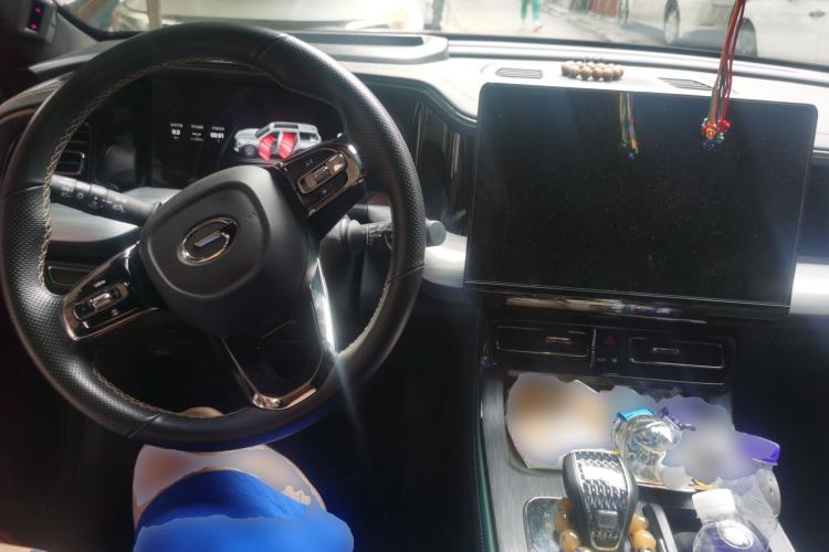 Used GAC Trumpchi GS8 2022 Dual-Engine Series 2.0TM Two-Wheel Drive Prestige Edition (7 Seats) Center Console