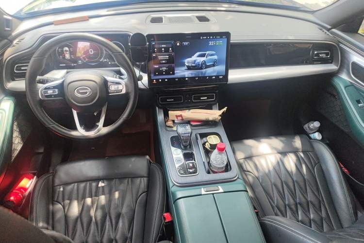 Used GAC Trumpchi GS8 2022 Linghang Series 2.0 TGDI Two-Wheel-Drive Luxury Smart Connectivity Version (7 Seats) Center Console