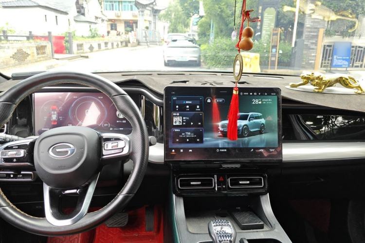 Used GAC Trumpchi GS8 2022 Linghang Series 2.0 TGDI Two-Wheel-Drive Luxury Smart Connectivity Version (7 Seats) Center Console