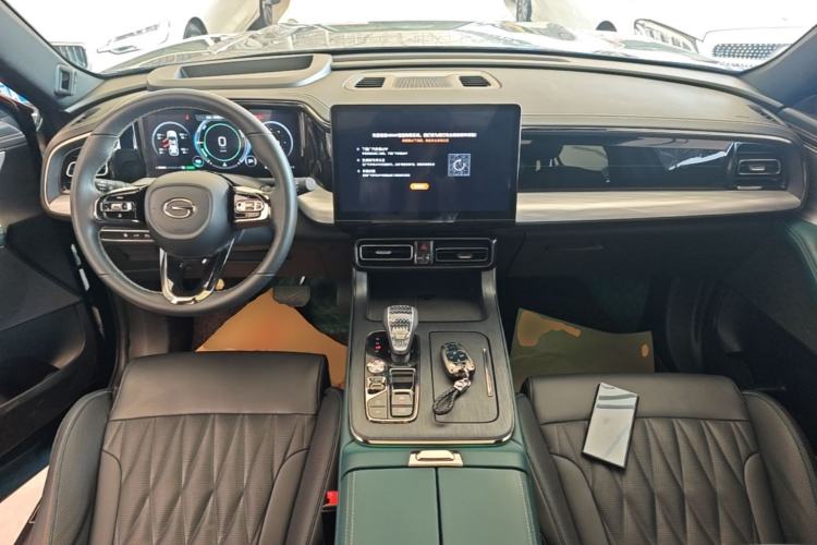 Used GAC Trumpchi GS8 2022 Double-Energy Series 2.0TM Four-Wheel Drive Premium Edition (7 Seats) Center Console