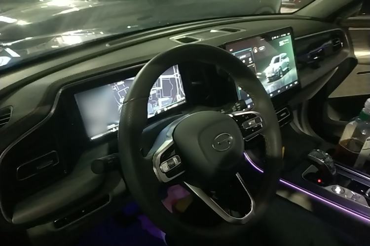 Used GAC Trumpchi GS8 2022 Linghang Series 2.0 TGDI Two-Wheel-Drive Luxury Smart Connectivity Version (7 Seats) Center Console