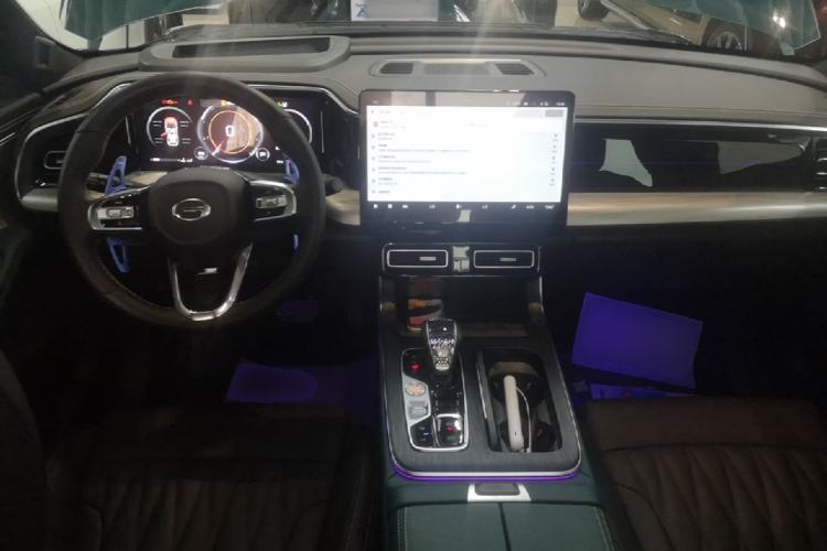 Used GAC Trumpchi GS8 2022 Flagship Series 2.0 TGDI Two-Wheel-Drive Prestige Edition (6-seater) Center Console