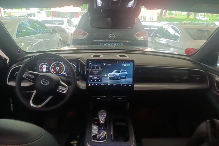 Used GAC Trumpchi GS8 2022 Linghang Series 2.0 TGDI Two-Wheel-Drive Luxury Smart Connectivity Version (7 Seats) Center Console