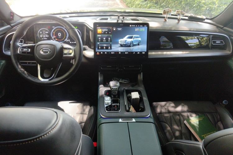 Used GAC Trumpchi GS8 2022 Flagship Series 2.0 TGDI Two-Wheel-Drive Prestige Edition (6-seater) Center Console