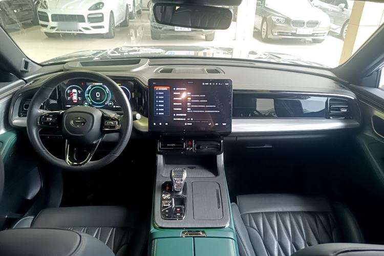 Used GAC Trumpchi GS8 2022 Dual-Engine Series 2.0TM Two-Wheel Drive Prestige Edition (7 Seats) Center Console