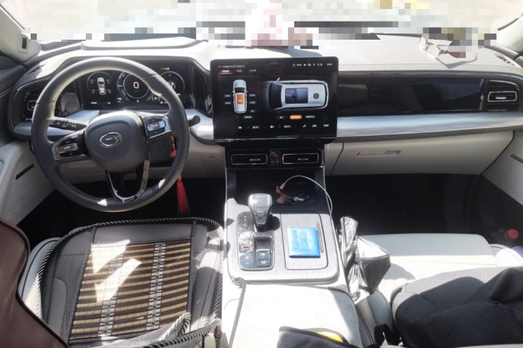 Used GAC Trumpchi GS8 2022 Dual-Engine Series 2.0TM Two-Wheel Drive Prestige Edition (7 Seats) Center Console