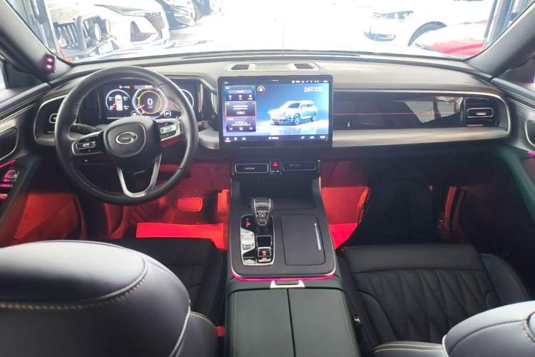 Used GAC Trumpchi GS8 2022 Flagship Series 2.0 TGDI Four-Wheel Drive Luxury Smart Connectivity Version (7 Seats) Center Console