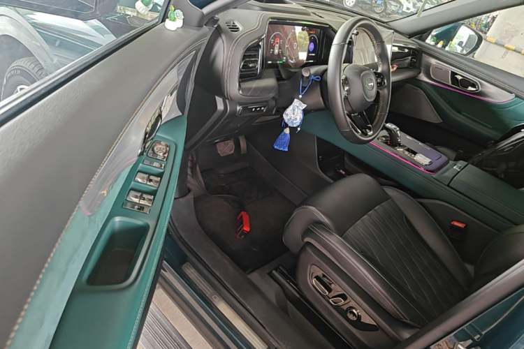 Used GAC Trumpchi GS8 2022 Dual-Engine Series 2.0TM Two-Wheel Drive Prestige Edition (7 Seats) Driver Seat
