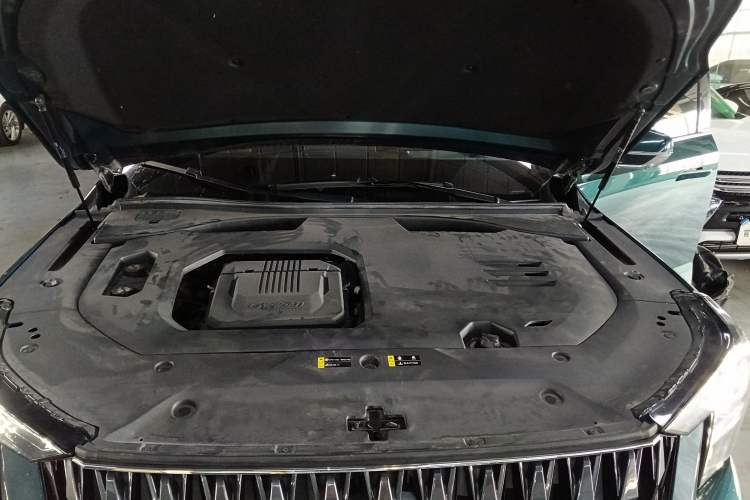 Used GAC Trumpchi GS8 2022 Dual-Engine Series 2.0TM Two-Wheel Drive Prestige Edition (7 Seats) Engine Bay