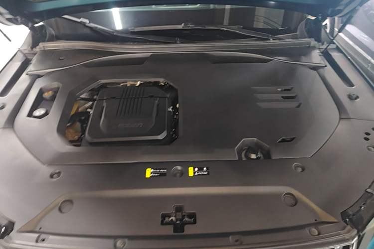 Used GAC Trumpchi GS8 2022 Dual-Engine Series 2.0TM Two-Wheel Drive Prestige Edition (7 Seats) Engine Bay
