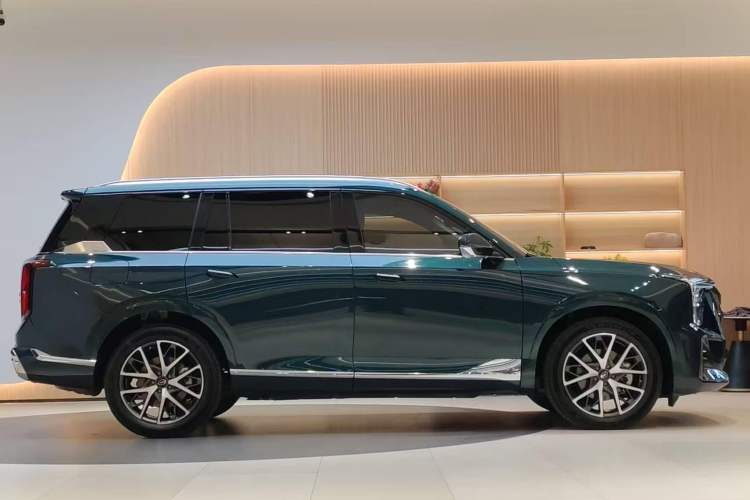 Used GAC Trumpchi GS8 2022 Dual-Engine Series 2.0TM Two-Wheel Drive Prestige Edition (7 Seats) Exterior 3