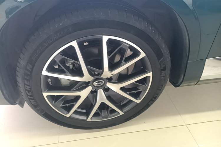 Used GAC Trumpchi GS8 2022 Dual-Engine Series 2.0TM Two-Wheel Drive Prestige Edition (7 Seats) Exterior 4