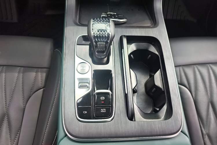 Used GAC Trumpchi GS8 2022 Linghang Series 2.0 TGDI Two-Wheel-Drive Luxury Smart Connectivity Version (7 Seats) Gear Lever