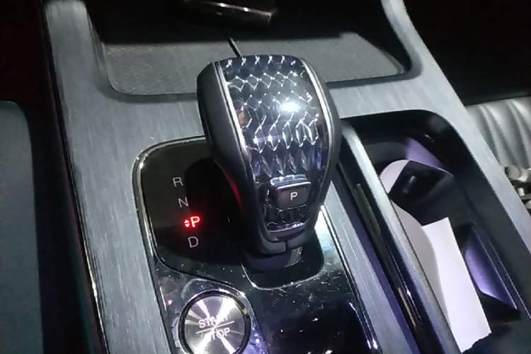 Used GAC Trumpchi GS8 2022 Dual-Engine Series 2.0TM Two-Wheel Drive Prestige Edition (7 Seats) Gear Lever