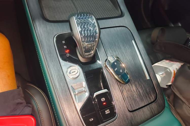 Used GAC Trumpchi GS8 2022 Flagship Series 2.0 TGDI Four-Wheel Drive Luxury Smart Connectivity Version (7 Seats) Gear Lever