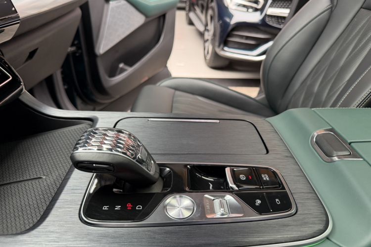 Used GAC Trumpchi GS8 2022 Flagship Series 2.0 TGDI Two-Wheel-Drive Prestige Edition (7 Seats) Gear Lever