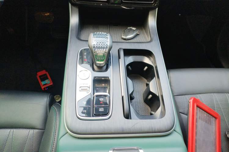 Used GAC Trumpchi GS8 2022 Flagship Series 2.0 TGDI Two-Wheel-Drive Prestige Edition (7 Seats) Gear Lever