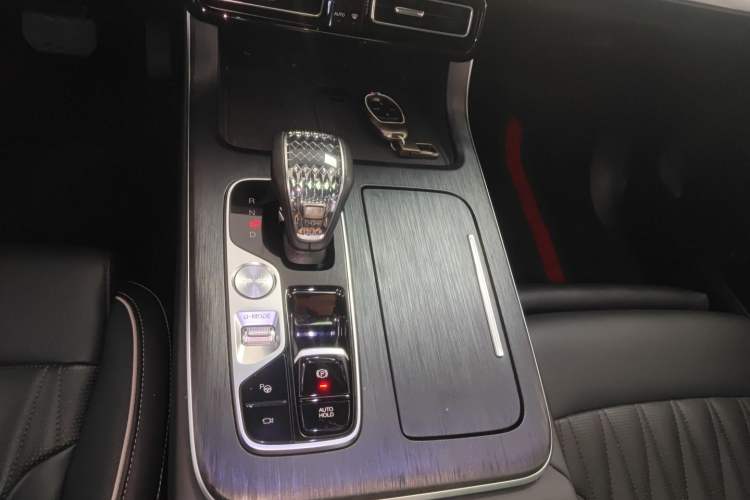 Used GAC Trumpchi GS8 2022 Flagship Series 2.0 TGDI Two-Wheel-Drive Prestige Edition (6-seater) Gear Lever