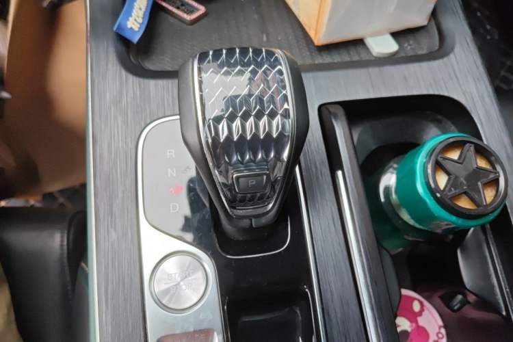 Used GAC Trumpchi GS8 2022 Flagship Series 2.0 TGDI Two-Wheel-Drive Prestige Edition (7 Seats) Gear Lever