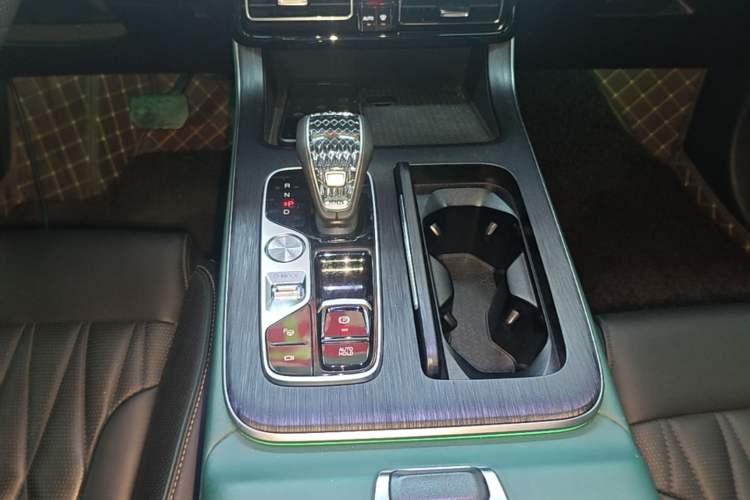 Used GAC Trumpchi GS8 2022 Flagship Series 2.0 TGDI Two-Wheel-Drive Prestige Edition (6-seater) Gear Lever
