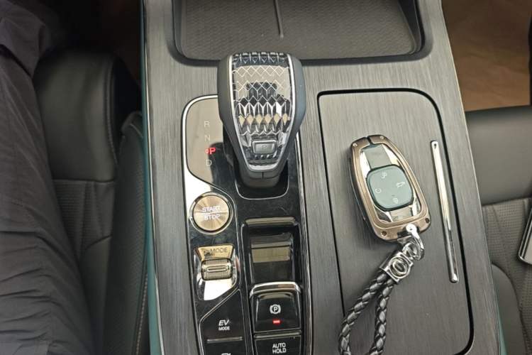 Used GAC Trumpchi GS8 2022 Double-Energy Series 2.0TM Four-Wheel Drive Premium Edition (7 Seats) Gear Lever