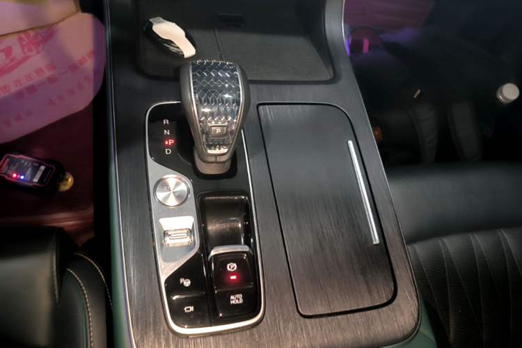 Used GAC Trumpchi GS8 2022 Flagship Series 2.0 TGDI Two-Wheel-Drive Prestige Edition (7 Seats) Gear Lever