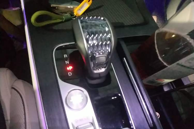 Used GAC Trumpchi GS8 2022 Linghang Series 2.0 TGDI Two-Wheel-Drive Luxury Smart Connectivity Version (7 Seats) Gear Lever