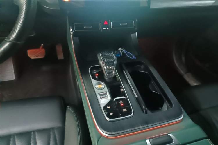 Used GAC Trumpchi GS8 2022 Flagship Series 2.0 TGDI Two-Wheel-Drive Prestige Edition (7 Seats) Gear Lever