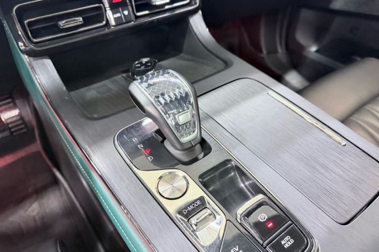 Used GAC Trumpchi GS8 2022 Dual-Engine Series 2.0TM Two-Wheel Drive Prestige Edition (7 Seats) Gear Lever