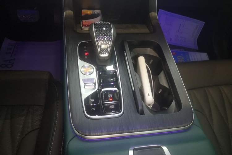 Used GAC Trumpchi GS8 2022 Flagship Series 2.0 TGDI Two-Wheel-Drive Prestige Edition (6-seater) Gear Lever