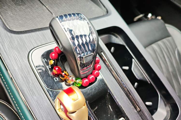 Used GAC Trumpchi GS8 2022 Double-Energy Series 2.0TM Two-Wheel Drive Prestige Edition (6 Seats) Gear Lever