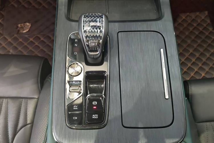 Used GAC Trumpchi GS8 2022 Dual-Engine Series 2.0TM Two-Wheel Drive Prestige Edition (7 Seats) Gear Lever