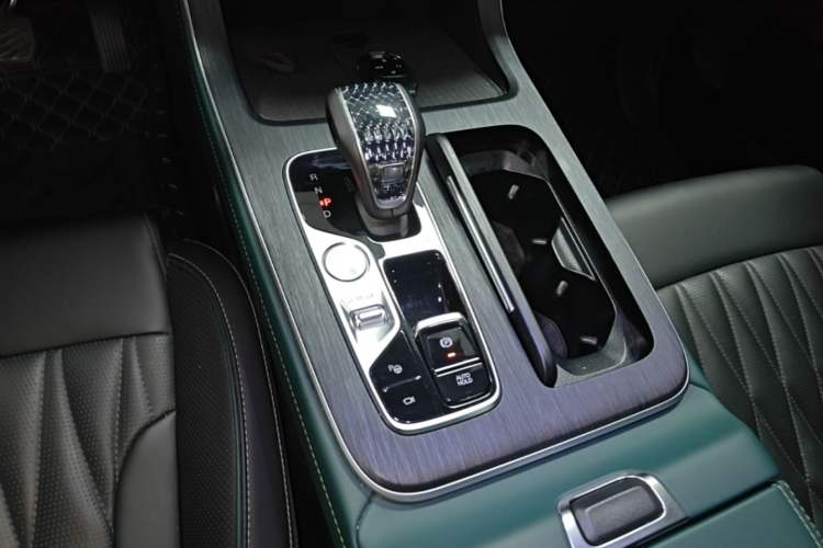 Used GAC Trumpchi GS8 2022 Flagship Series 2.0 TGDI Two-Wheel-Drive Prestige Edition (6-seater) Gear Lever