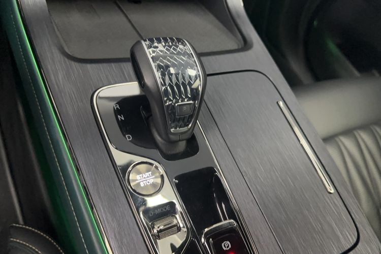 Used GAC Trumpchi GS8 2022 Dual-Engine Series 2.0TM Two-Wheel Drive Prestige Edition (7 Seats) Gear Lever
