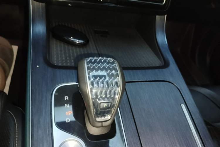 Used GAC Trumpchi GS8 2022 Linghang Series 2.0 TGDI Two-Wheel-Drive Luxury Smart Connectivity Version (7 Seats) Gear Lever
