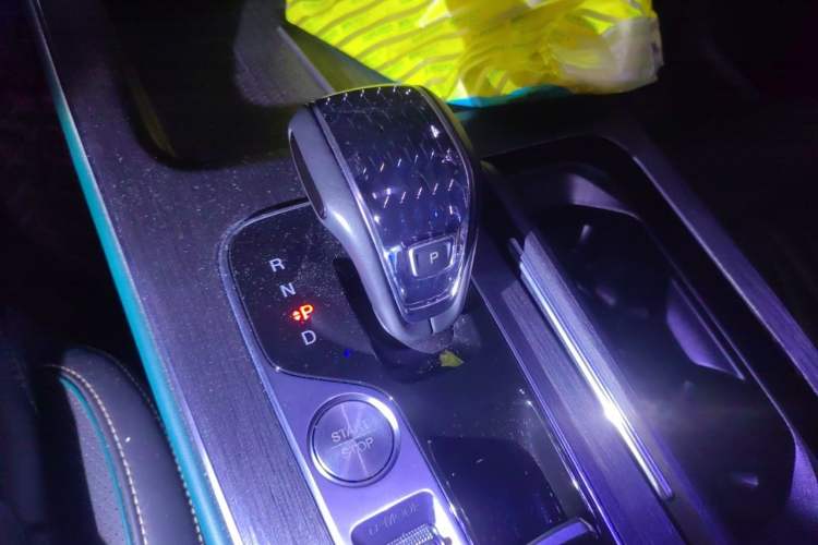 Used GAC Trumpchi GS8 2022 Flagship Series 2.0 TGDI Two-Wheel-Drive Prestige Edition (6-seater) Gear Lever