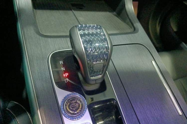 Used GAC Trumpchi GS8 2022 Flagship Series 2.0 TGDI Two-Wheel-Drive Prestige Edition (6-seater) Gear Lever