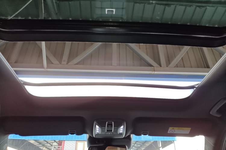 Used GAC Trumpchi GS8 2022 Linghang Series 2.0 TGDI Two-Wheel-Drive Luxury Smart Connectivity Version (7 Seats) Headliner