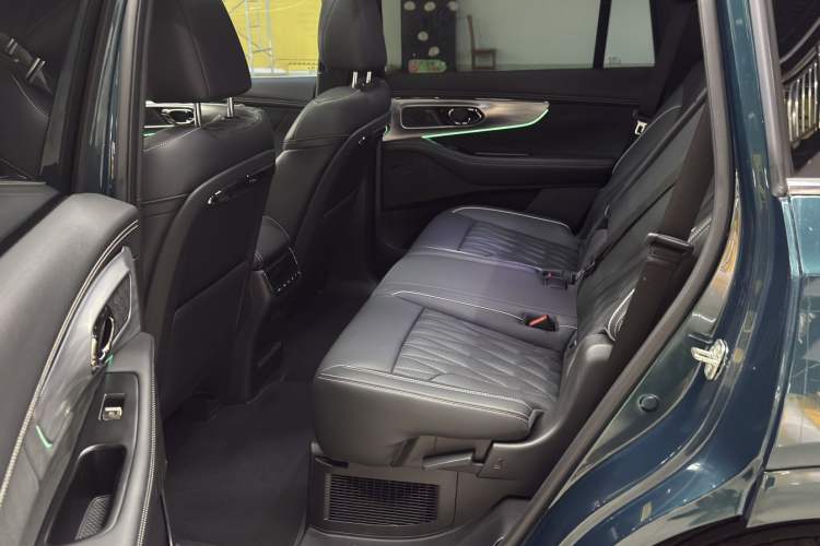 Used GAC Trumpchi GS8 2022 Dual-Engine Series 2.0TM Two-Wheel Drive Prestige Edition (7 Seats) Interior 1