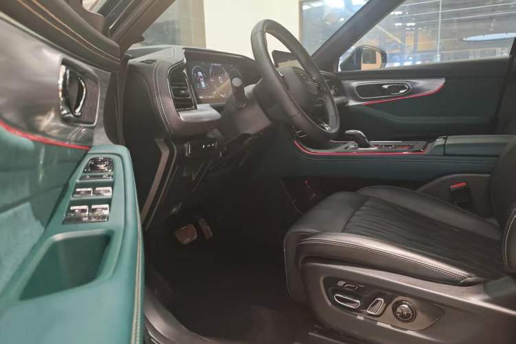 Used GAC Trumpchi GS8 2022 Dual-Engine Series 2.0TM Two-Wheel Drive Prestige Edition (7 Seats) Interior 1
