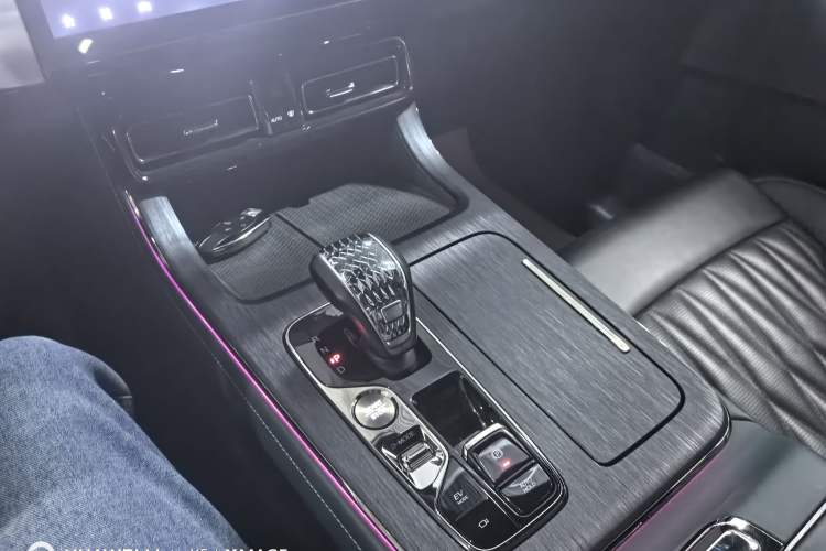 Used GAC Trumpchi GS8 2022 Double-Energy Series 2.0TM Two-Wheel Drive Prestige Edition (6 Seats) Interior 3