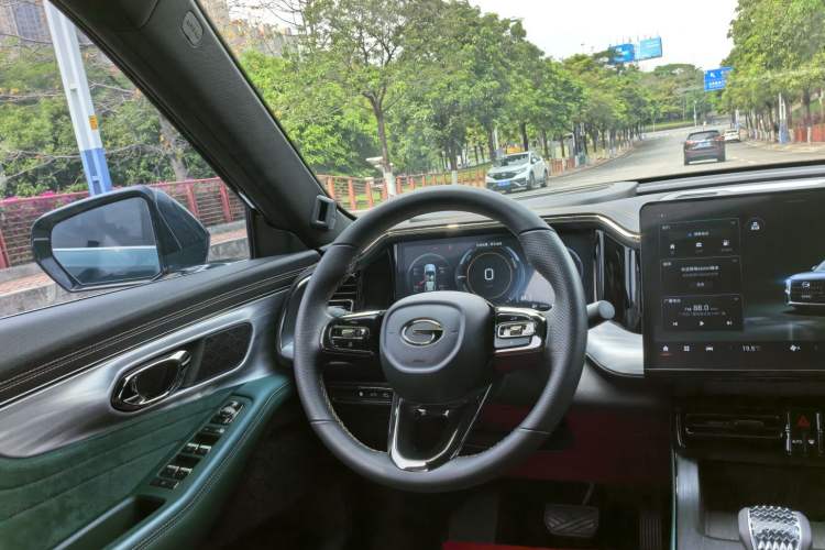 Used GAC Trumpchi GS8 2022 Dual-Engine Series 2.0TM Two-Wheel Drive Prestige Edition (7 Seats) Interior 4