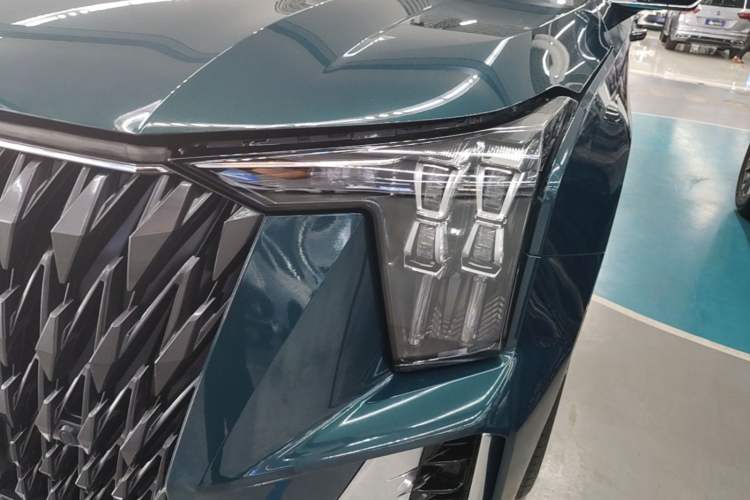 Used GAC Trumpchi GS8 2022 Double-Energy Series 2.0TM Four-Wheel Drive Premium Edition (7 Seats) Left Front Headlight