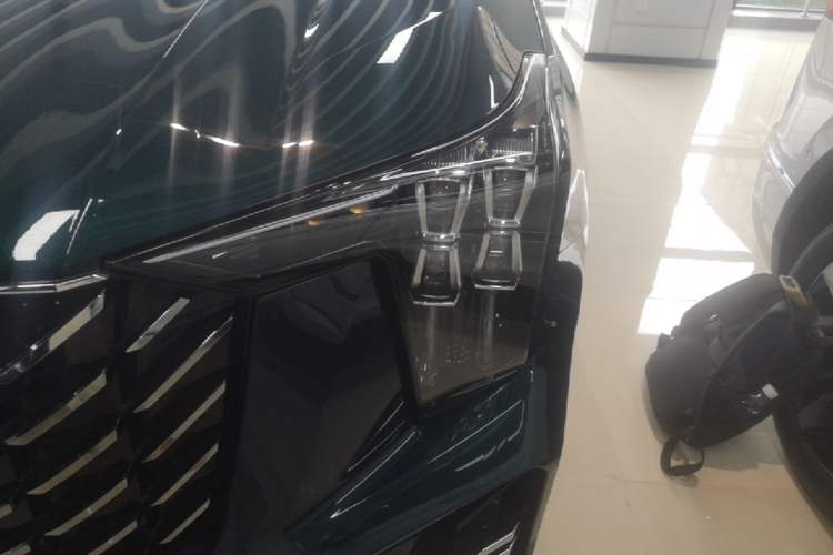 Used GAC Trumpchi GS8 2022 Flagship Series 2.0 TGDI Two-Wheel-Drive Prestige Edition (6-seater) Left Front Headlight
