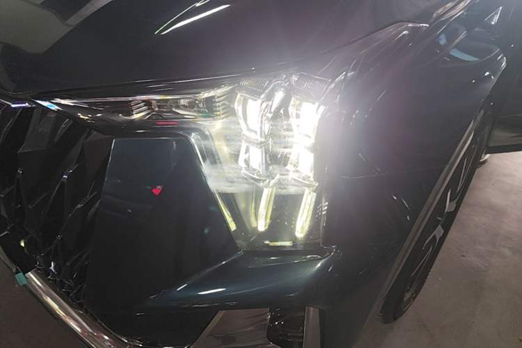 Used GAC Trumpchi GS8 2022 Dual-Engine Series 2.0TM Two-Wheel Drive Prestige Edition (7 Seats) Left Front Headlight