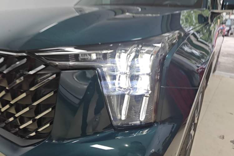 Used GAC Trumpchi GS8 2022 Flagship Series 2.0 TGDI Two-Wheel-Drive Prestige Edition (6-seater) Left Front Headlight