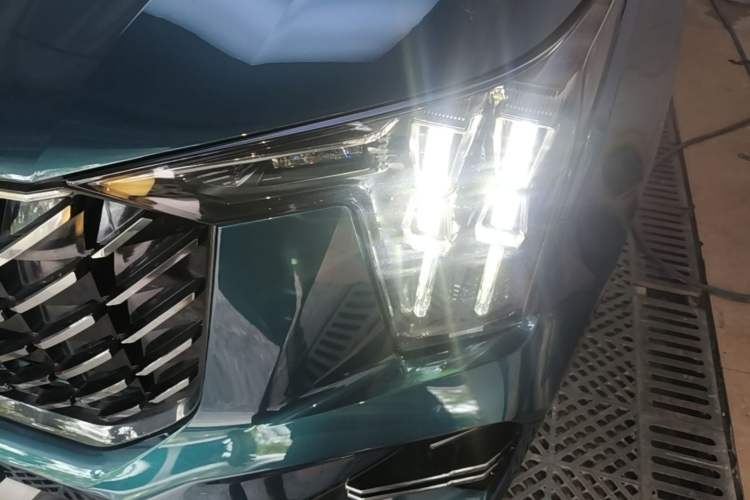 Used GAC Trumpchi GS8 2022 Linghang Series 2.0 TGDI Two-Wheel-Drive Luxury Smart Connectivity Version (7 Seats) Left Front Headlight