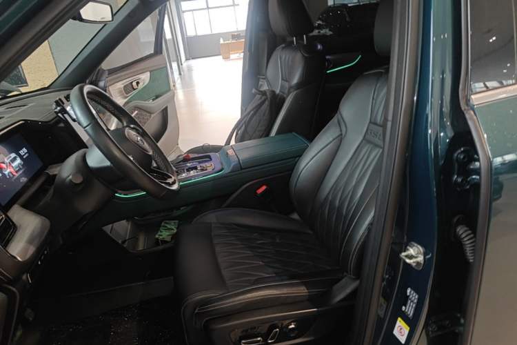 Used GAC Trumpchi GS8 2022 Dual-Engine Series 2.0TM Two-Wheel Drive Prestige Edition (7 Seats) Left Front Seat