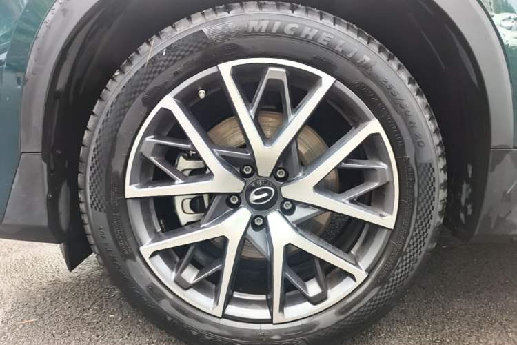 Used GAC Trumpchi GS8 2022 Linghang Series 2.0 TGDI Two-Wheel-Drive Luxury Smart Connectivity Version (7 Seats) Left Front Wheel Hub